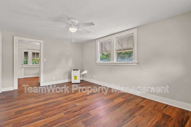 Building Photo - 3530 Admiral Dr