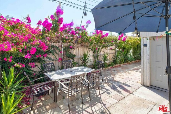 Building Photo - 2215 N Niagara St