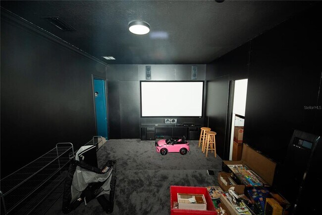 Building Photo - 719 Eastlawn Dr