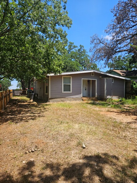 Building Photo - 729 N Ruddell St