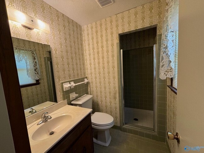 Building Photo - 1925 Lynnbrook Dr SW