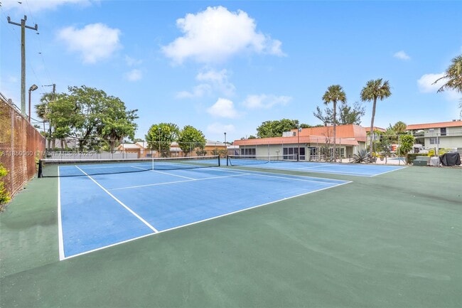 Building Photo - 805 W Oakland Park Blvd