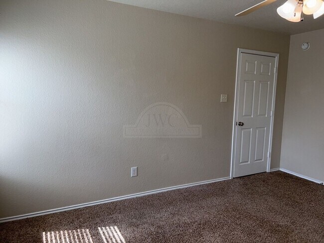 Building Photo - 309 Viola Dr