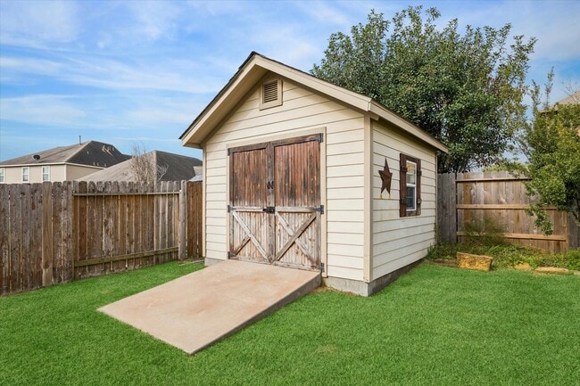 Building Photo - 15326 Knotty Chestnut St