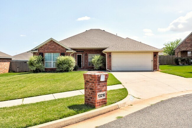 Building Photo - Spacious 4-Bedroom Home with Modern Upgrad...