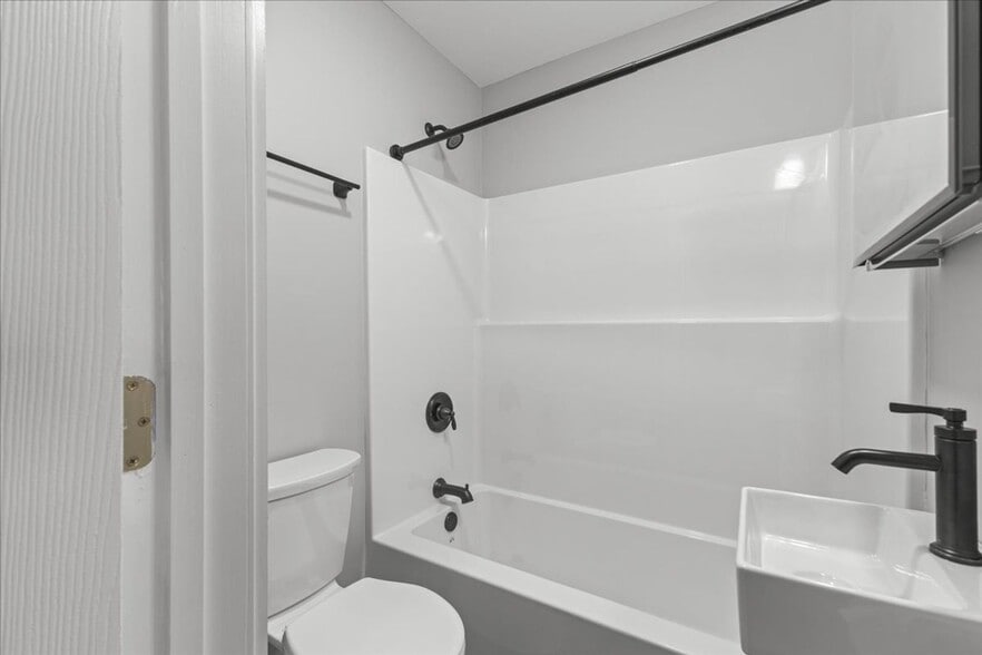 Building Photo - 88-94 Lafountain St