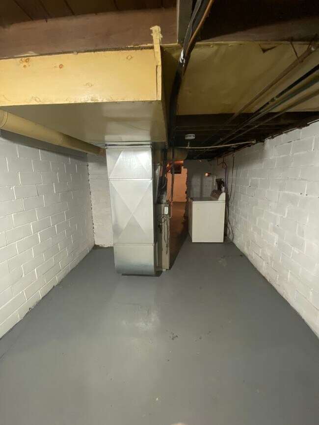 Building Photo - Cozy 2 Bedroom 1 Bath