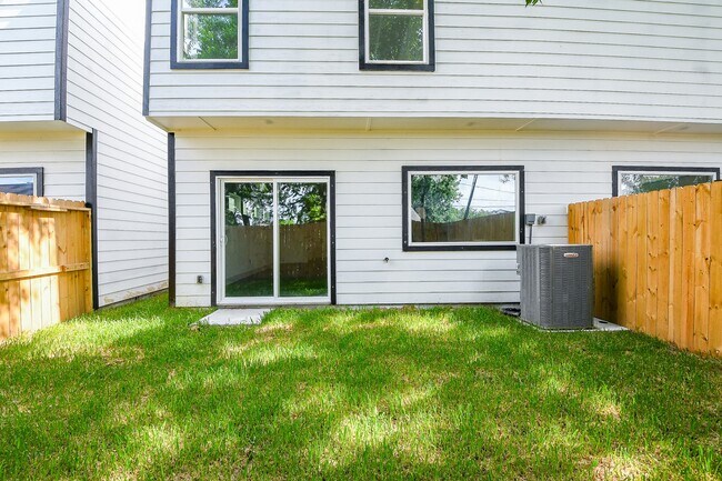 Building Photo - 4438 Aledo St