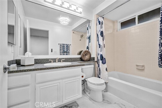 Building Photo - 2032 E Bermuda St