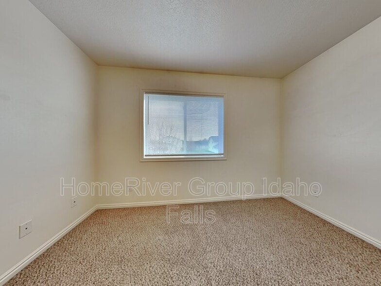 Building Photo - 1374 Midway Ave