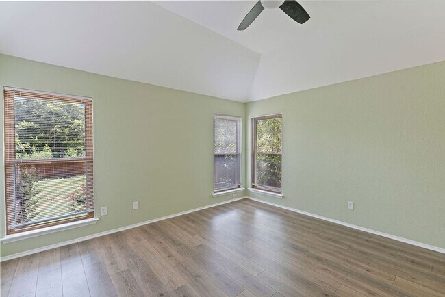 Building Photo - Beautiful 3 bedroom, 2 bathroom home in Southeast Austin!!!