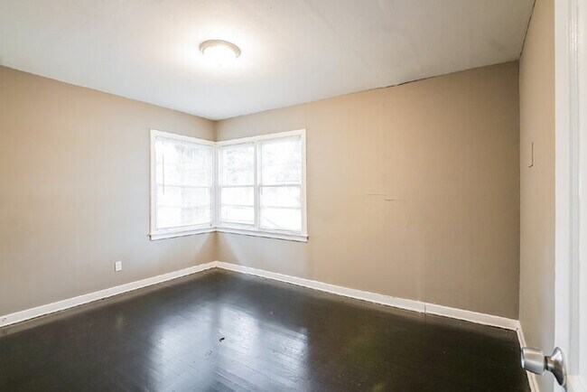 Building Photo - 6629 Grasselli Rd