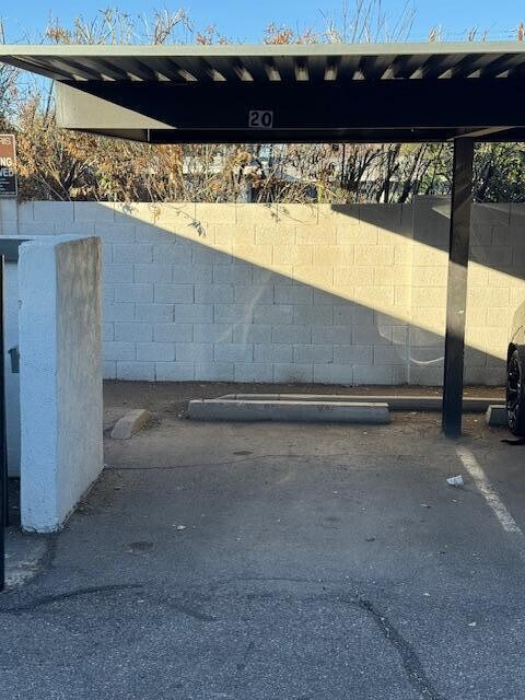 Building Photo - 740 W Elm St