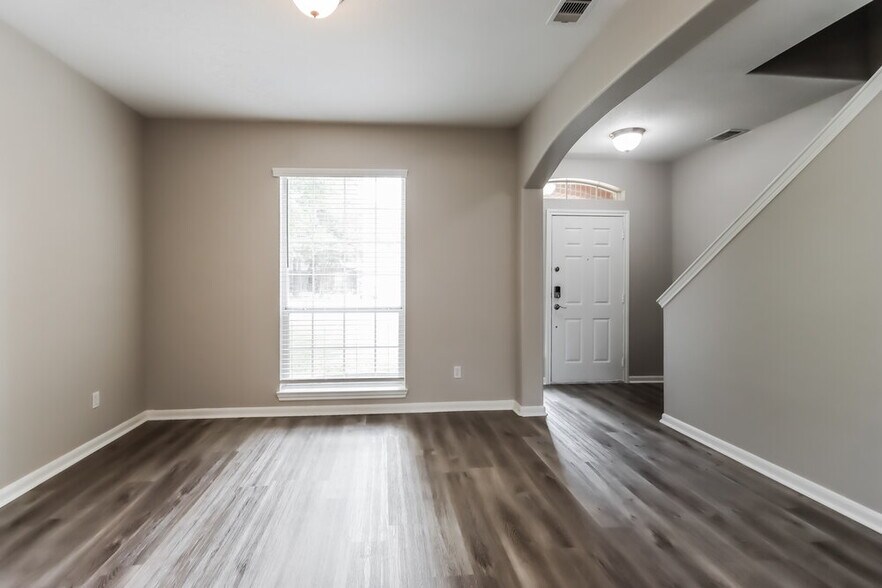 Building Photo - 209 Doncaster