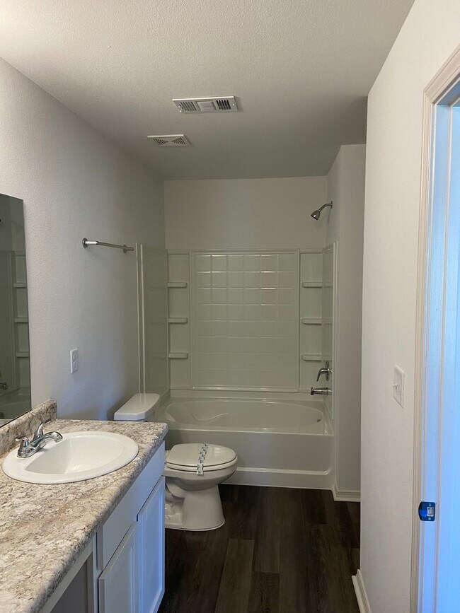 Building Photo - *Pre-leasing* Three Bedroom | Two Bathroom...