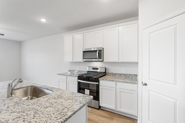 Building Photo - 16743 Needlepoint Dr