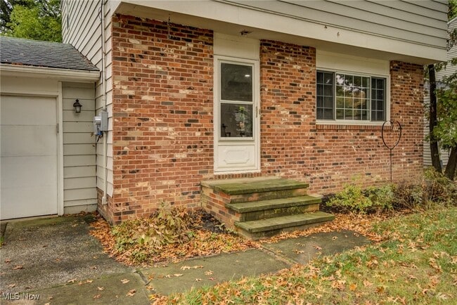 Building Photo - 38109 Poplar Dr