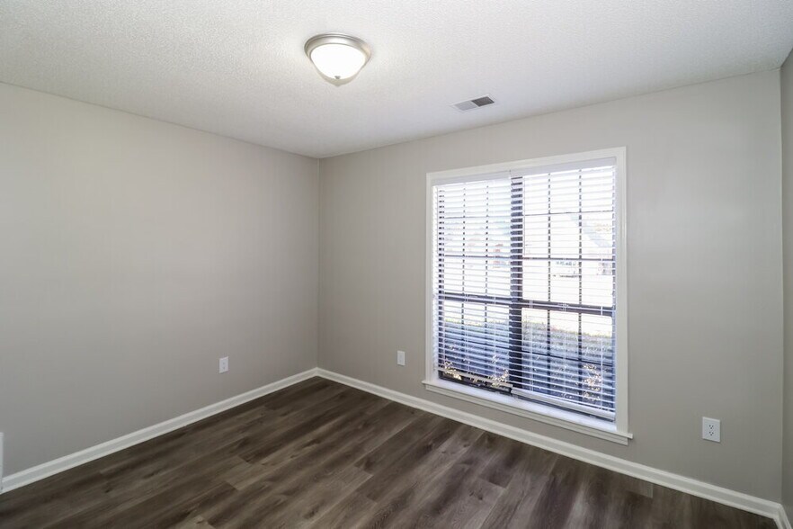Building Photo - 4142 Hidden Fern Ln N