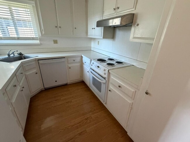 Building Photo - 1355 Palos Verdes Dr