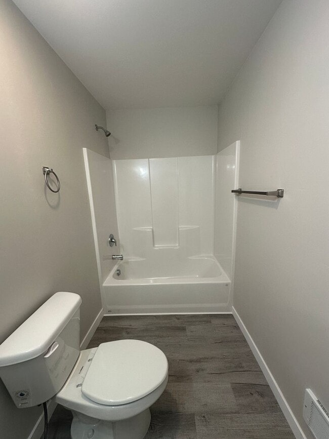 Building Photo - NEW LOWER PRICE~~~Brand New & Adorable 2 Bedroom, 2 Bathroom Unit in Saint Anthony!