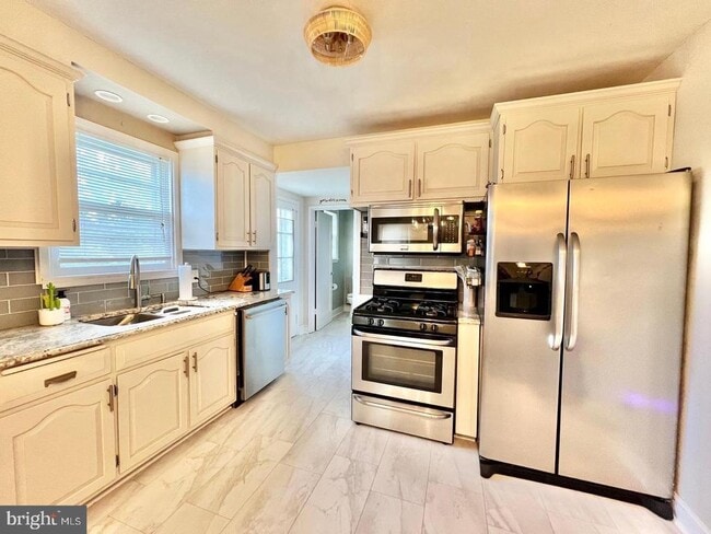 Building Photo - 503 Dorchester Ave