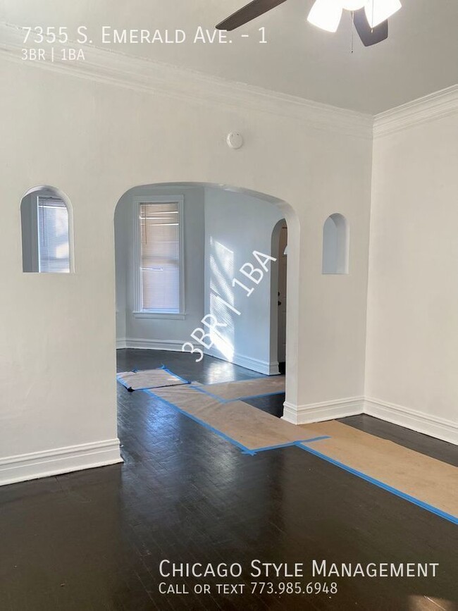 Building Photo - Generous Living Space