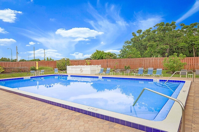 Building Photo - 8071 SE Villa Cir