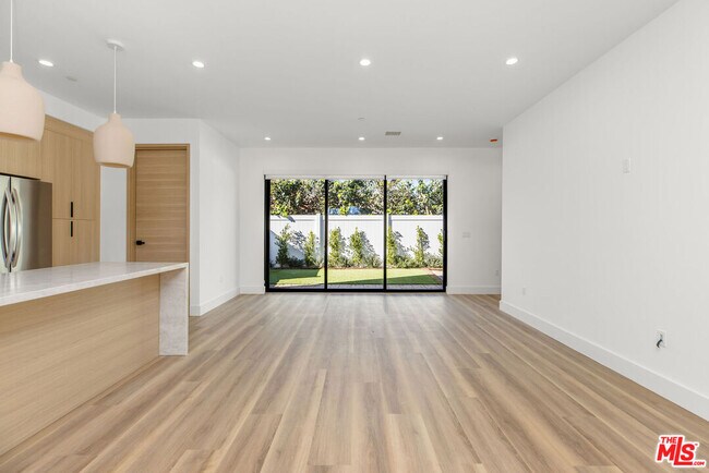 Building Photo - 19535 Strathern St