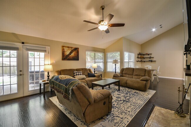 Building Photo - 3218 Lake Stream Dr