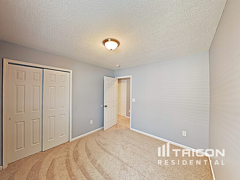 Building Photo - 156 Springway Dr