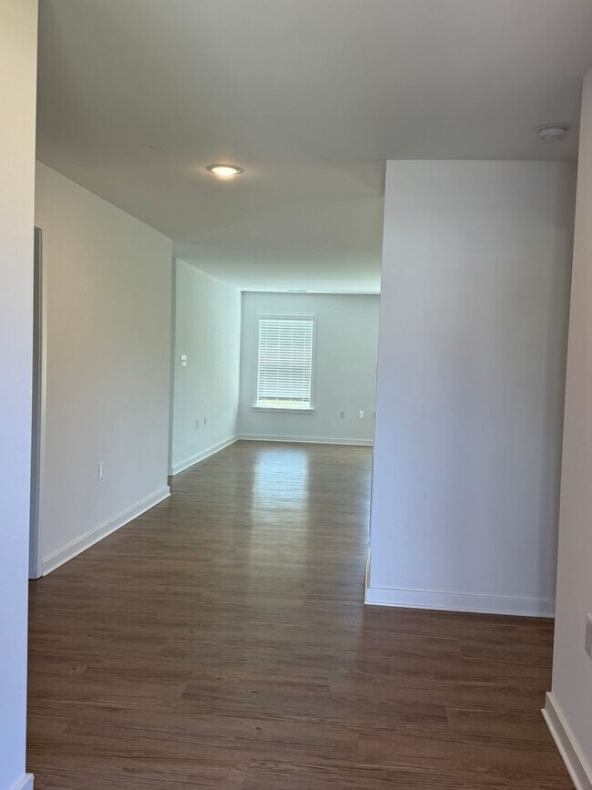 Building Photo - 612 Dripping Spring Dr