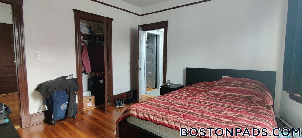 Building Photo - 122 Columbia St