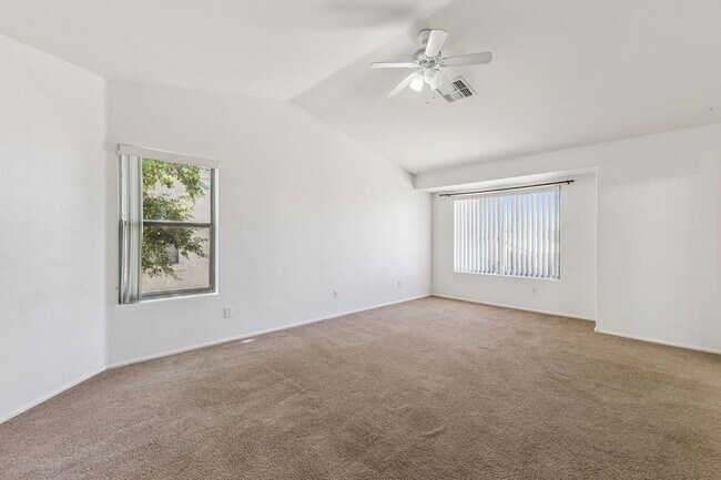 Building Photo - Spacious 2 Story 4 Bedroom 2.5 Bath Home Located in Circle Cross Ranch!