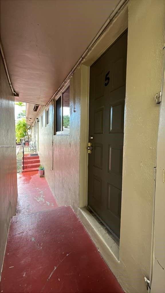 Building Photo - 554 NE 68th St