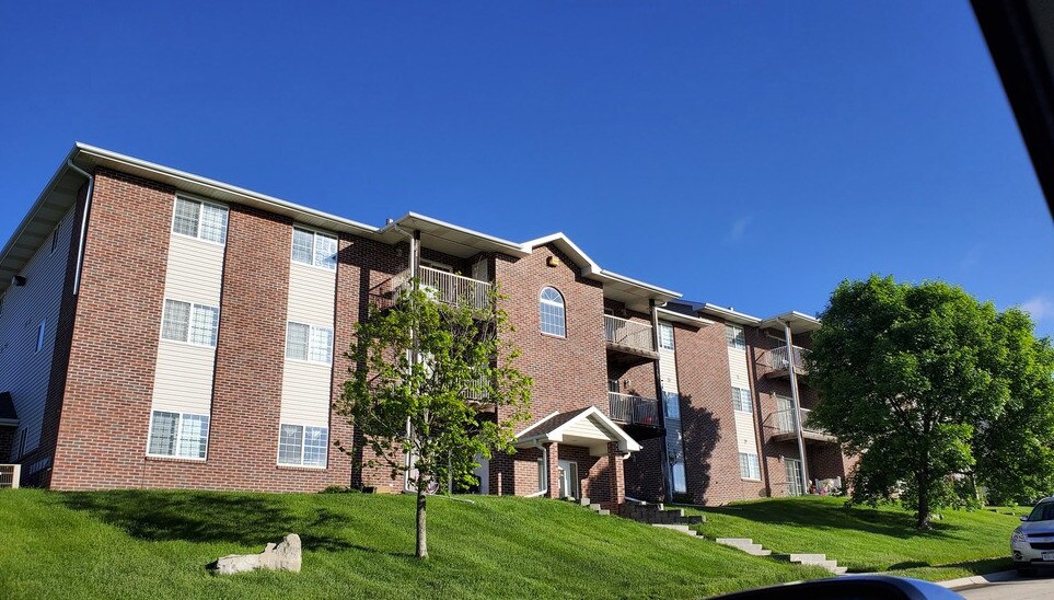 Midland Heights Apartments 1600 Grandview Ave Papillion NE 68046