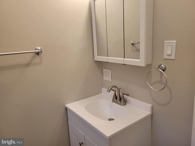 Building Photo - 1514 S 27th St