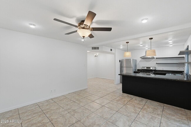 Building Photo - 1005 W 5th St