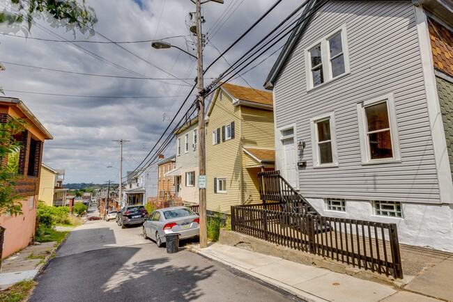 Building Photo - 925 Manton Wy