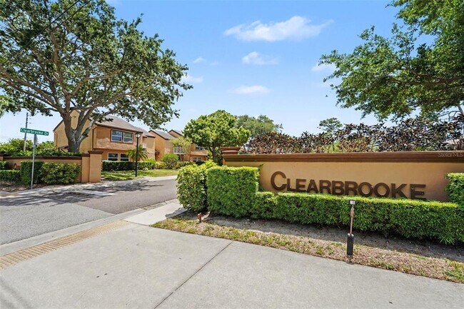 Building Photo - 1819 Clearbrooke Dr
