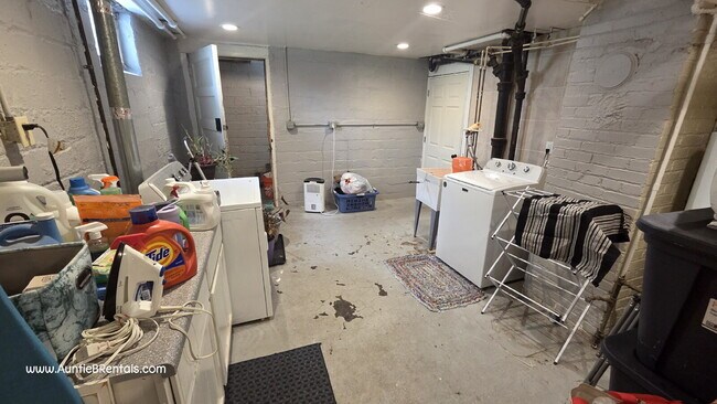 Building Photo - Spacious 4BR  in Saint Paul | 2 Full Baths - VIDEO TOUR