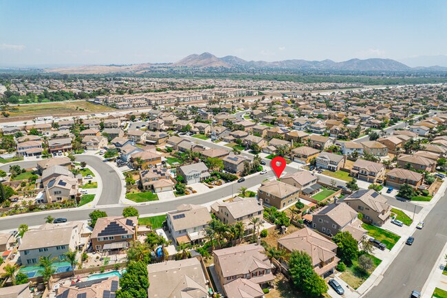Building Photo - Ideal for Large Families – 6BR/4BA Eastval...
