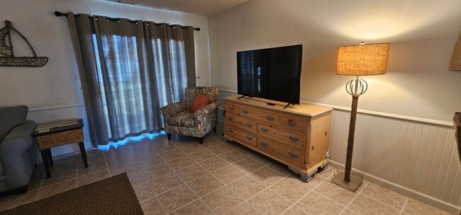 Building Photo - 1117 Fawn Drive – Fully Furnished 3BR/2BA ...