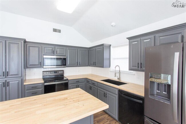 Building Photo - 6051 Laci Ln