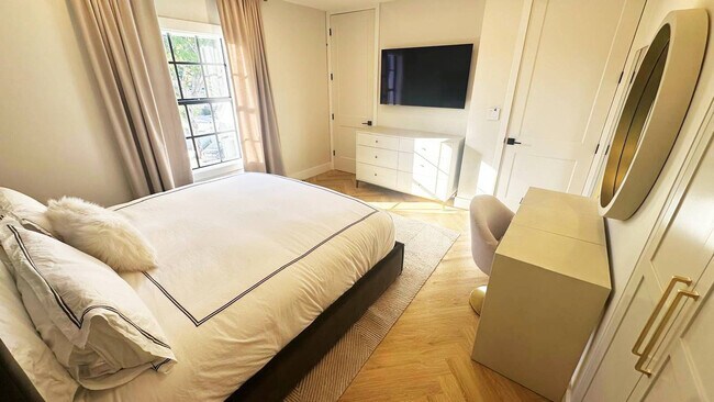 Building Photo - 4312 NE 22nd Ave