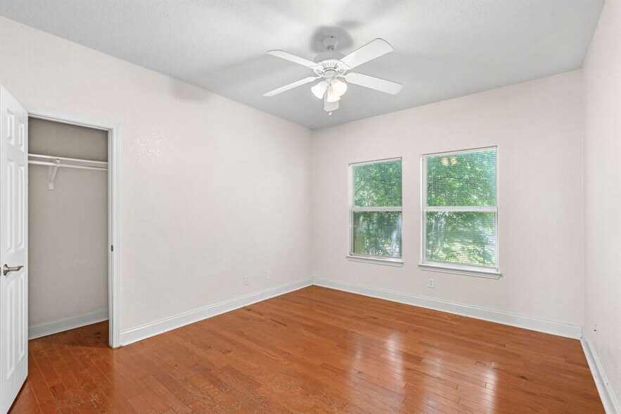 Building Photo - 716 W 35th St