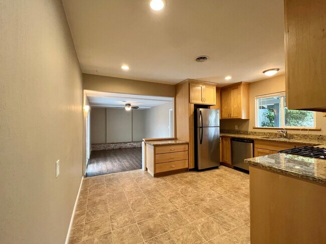 Building Photo - TENTATIVELY RENTED 3 Bedroom 2 Bathroom Na...