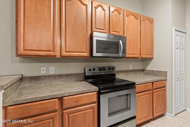 Building Photo - 7043 Deer Lodge Cir