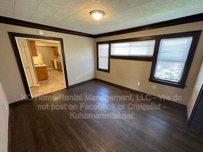 Building Photo - 6838 The Paseo