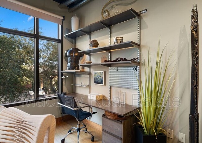 Building Photo - 4020 N Scottsdale Rd