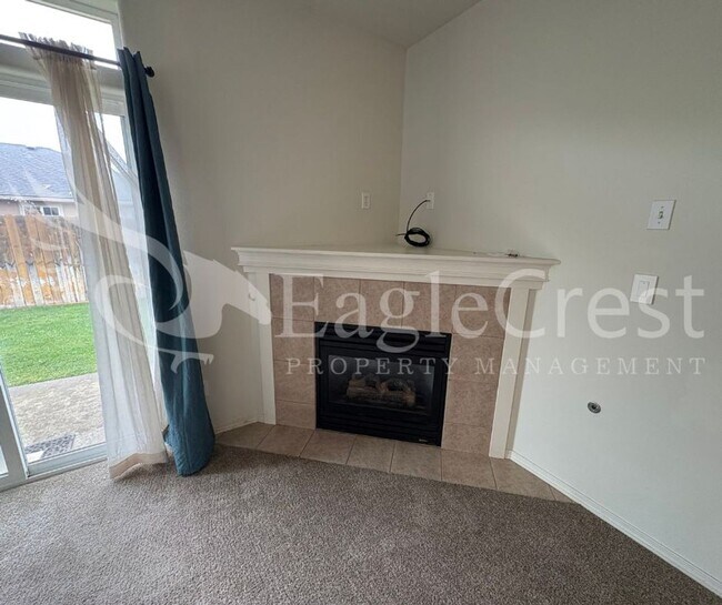 Building Photo - Three Bedroom, Two Bathroom Home Located o...